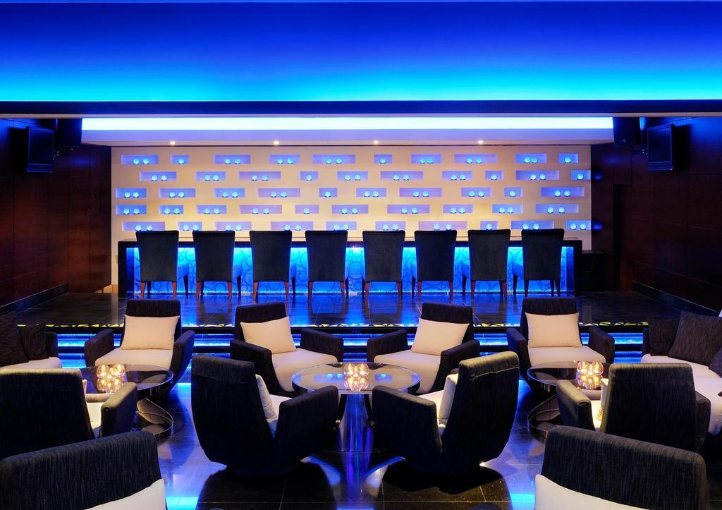 Asiana Hotel Dubai Exterior foto The bar at the 101 bar