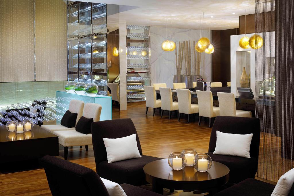 Asiana Hotel Dubai Exterior foto The Lounge at the airport