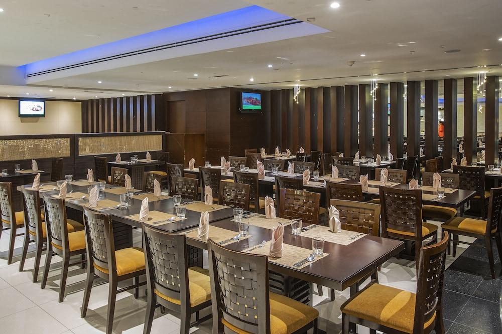 Asiana Hotel Dubai Exterior foto The interior of a typical buffet restaurant