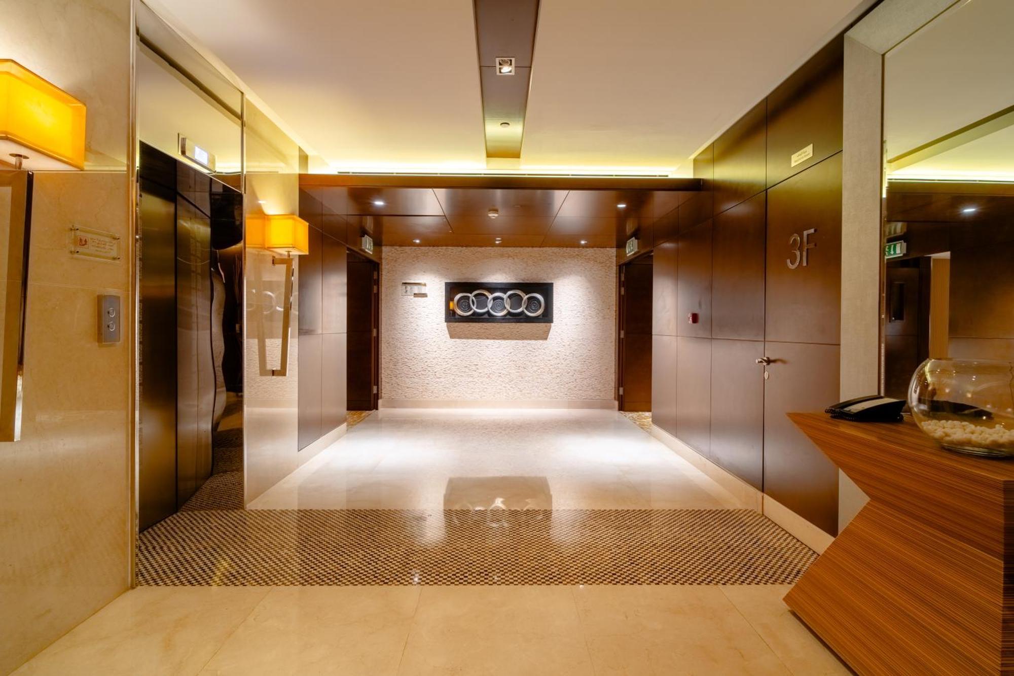 Asiana Hotel Dubai Exterior foto The lobby of the Audi Centre London
